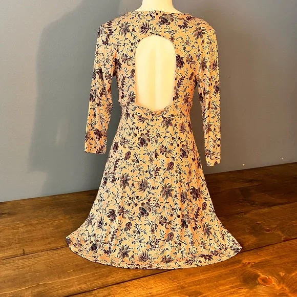 Purple Floral Knee-Length Dress - Picture 4 of 4